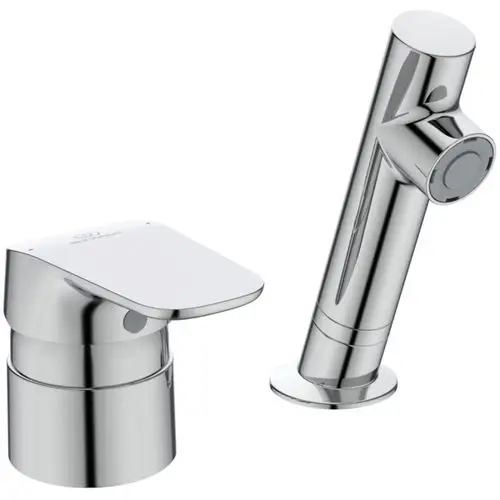 Chromfarbene Armatur mit einem Hebel und einem Auslauf, designed von Ideal Standard, zur Verwendung in Friseursalons.